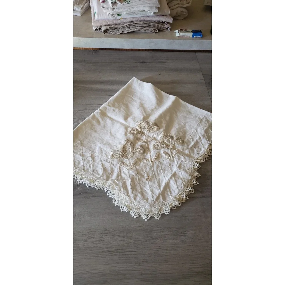 Vintage White Floral Embroidered Linen Table Runner Lace Trim Dresser Scarf